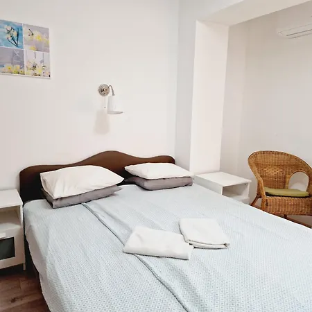 לינה וארוחת בוקר Balaton Panzio Fuered באלאטונפורד