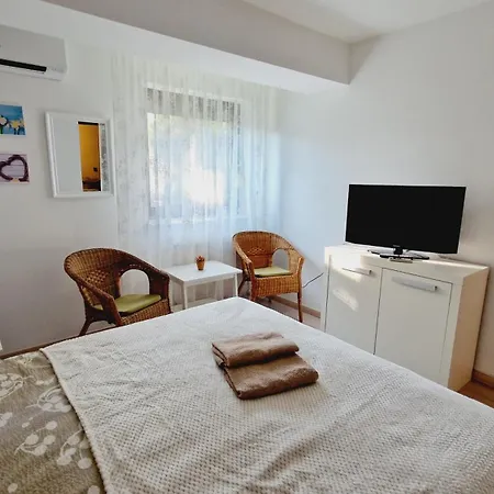 Balaton Panzio Fuered לינה וארוחת בוקר