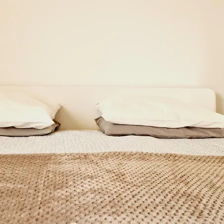 לינה וארוחת בוקר Balaton Panzio Fuered