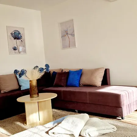 לינה וארוחת בוקר Balaton Panzio Fuered